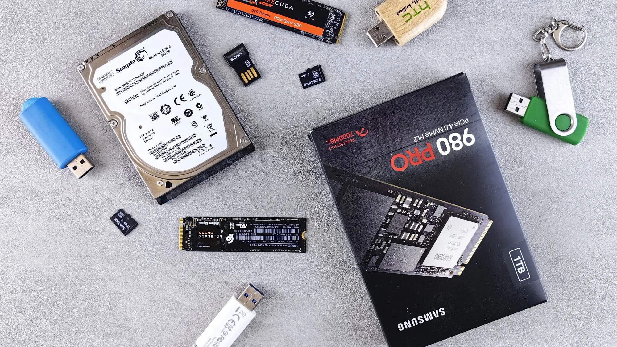 Vegyes adathordozók egy helyen: merevlemez, SSD, M.2, USB és memóriakártya